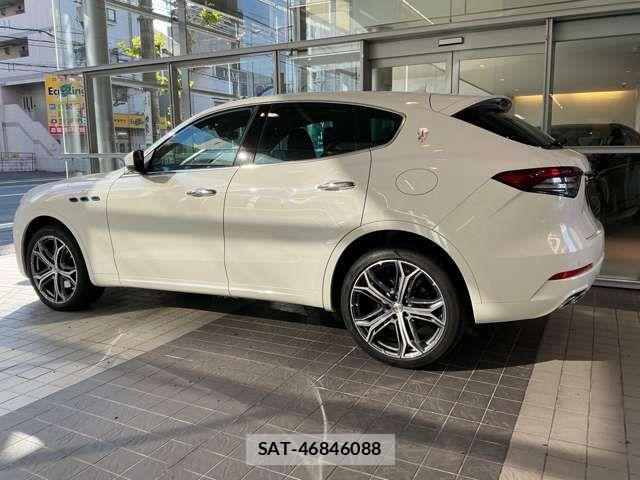 Maserati LEVANTE 2024-06 4965906-4
