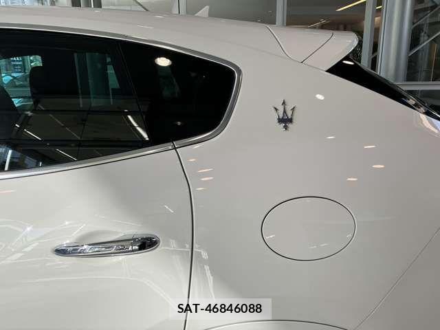 Maserati LEVANTE 2024-06 4965906-8
