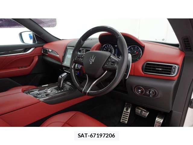 Maserati LEVANTE 2022-03 5871388-8