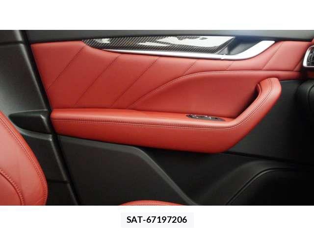Maserati LEVANTE 2022-03 5871388-16