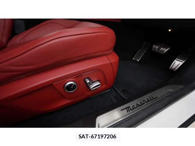 Maserati LEVANTE 2022-03 5871388-17