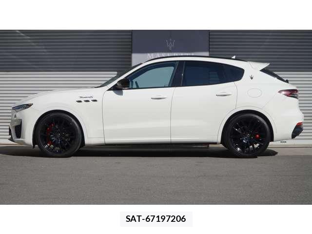 Maserati LEVANTE 2022-03 5871388-1