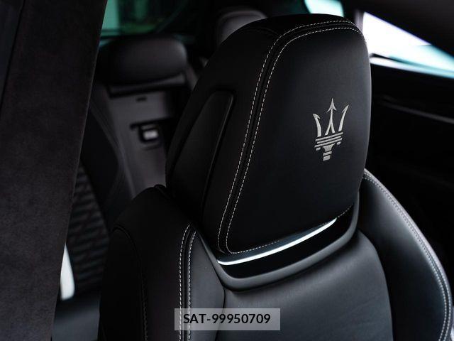 Maserati LEVANTE 2021-04 6012249-9