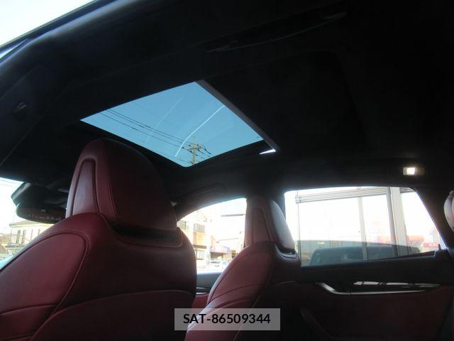Maserati LEVANTE 2017-03 6264932-12