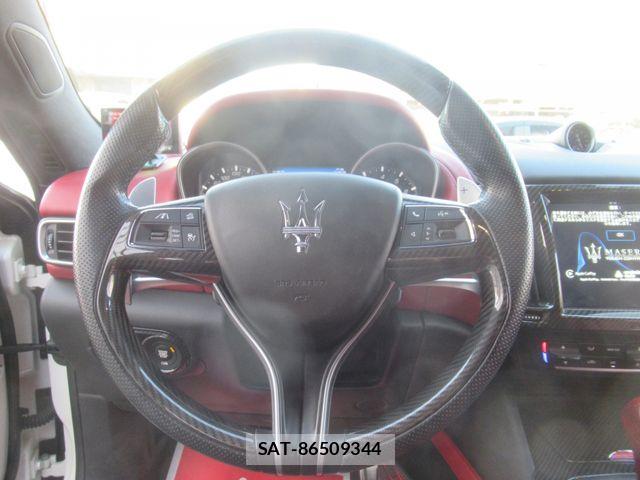 Maserati LEVANTE 2017-03 6264932-19