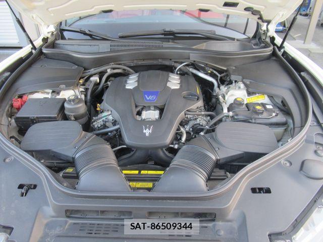 Maserati LEVANTE 2017-03 6264932-28