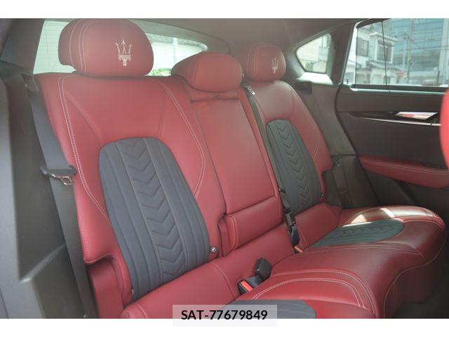 Maserati LEVANTE 2018-12 6545663-13