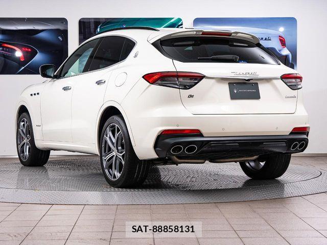 Maserati LEVANTE 2021-01 6676754-4