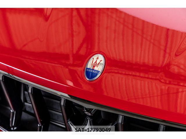 Maserati LEVANTE 2021-10 6676751-11