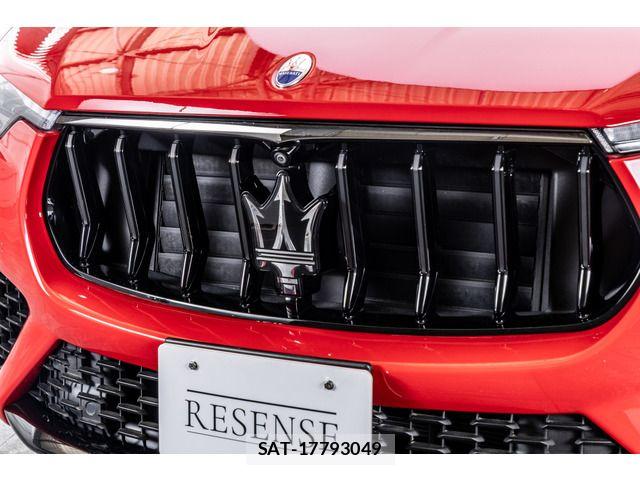 Maserati LEVANTE 2021-10 6676751-12
