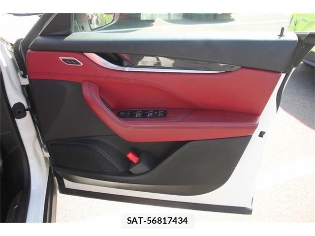 Maserati LEVANTE 2017-05 7059369-29