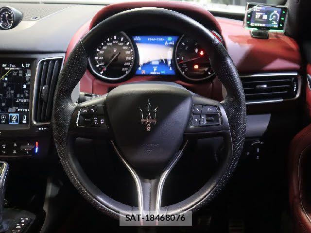 Maserati LEVANTE 2021-09 7221284-26