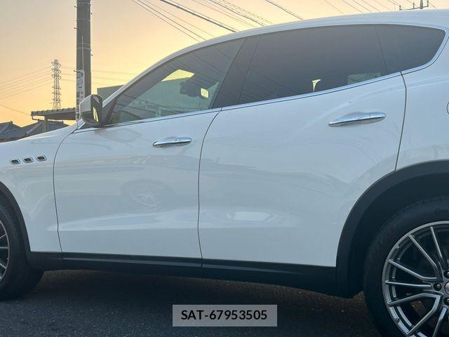 Maserati LEVANTE 2020-07 7221283-3