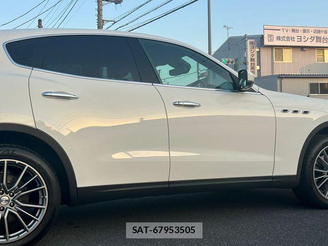 Maserati LEVANTE 2020-07 7221283-4
