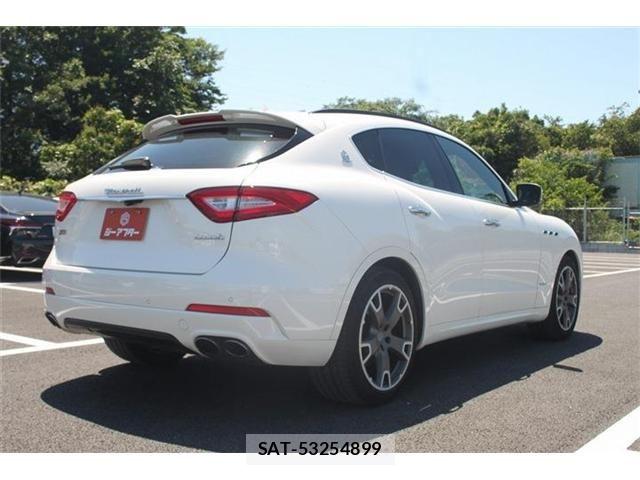 Maserati LEVANTE 2018-06 7221282-13