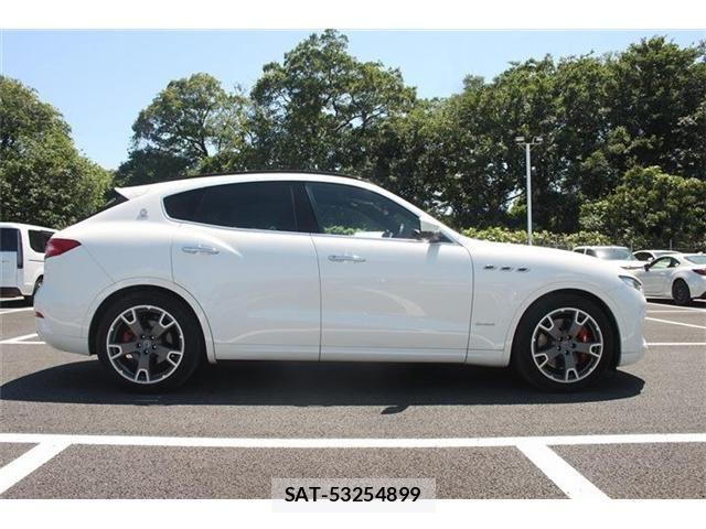 Maserati LEVANTE 2018-06 7221282-14