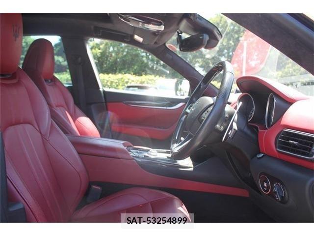 Maserati LEVANTE 2018-06 7221282-25