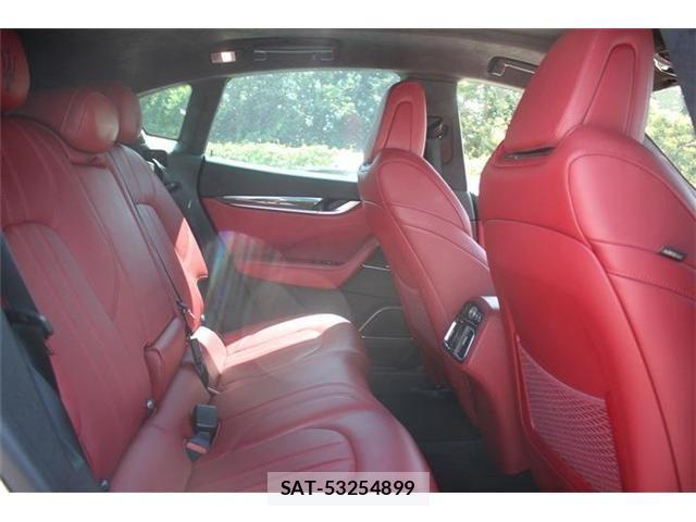 Maserati LEVANTE 2018-06 7221282-28