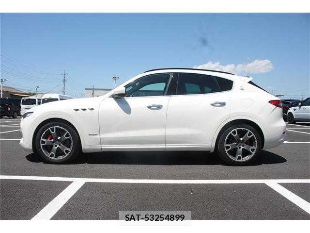 Maserati LEVANTE 2018-06 7221282-8