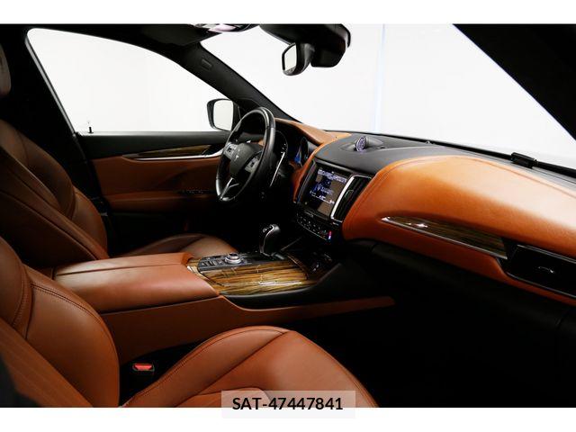 Maserati LEVANTE 2017-06 7221279-9