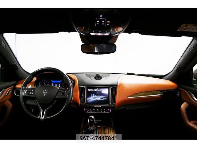 Maserati LEVANTE 2017-06 7221279-11