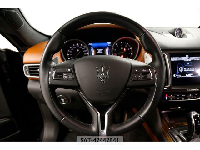 Maserati LEVANTE 2017-06 7221279-12