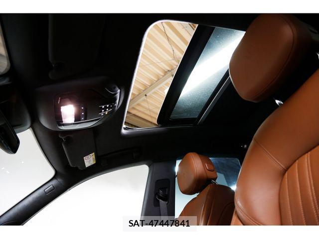 Maserati LEVANTE 2017-06 7221279-13