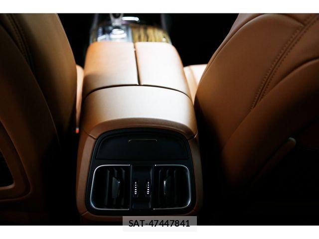 Maserati LEVANTE 2017-06 7221279-17