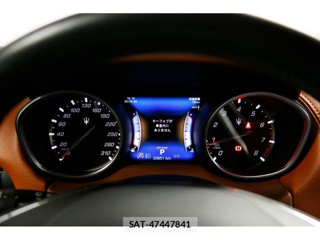 Maserati LEVANTE 2017-06 7221279-19