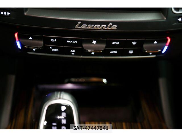 Maserati LEVANTE 2017-06 7221279-23
