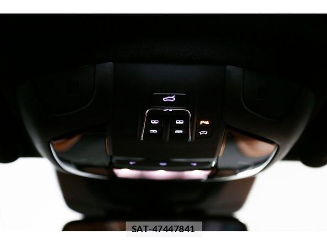 Maserati LEVANTE 2017-06 7221279-24