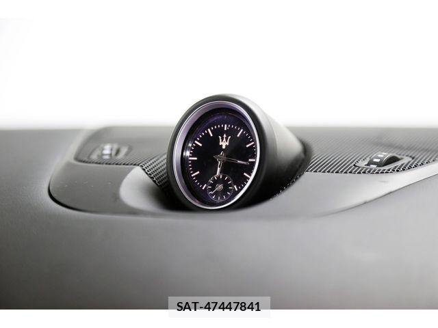 Maserati LEVANTE 2017-06 7221279-25