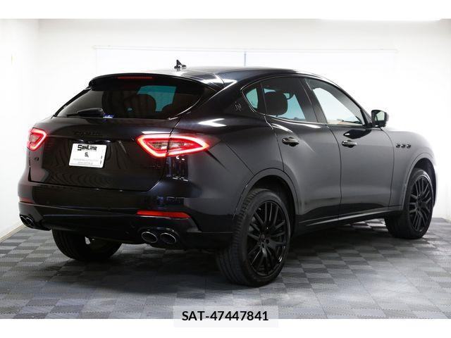 Maserati LEVANTE 2017-06 7221279-3