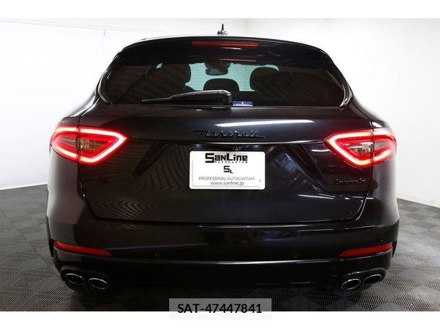 Maserati LEVANTE 2017-06 7221279-4