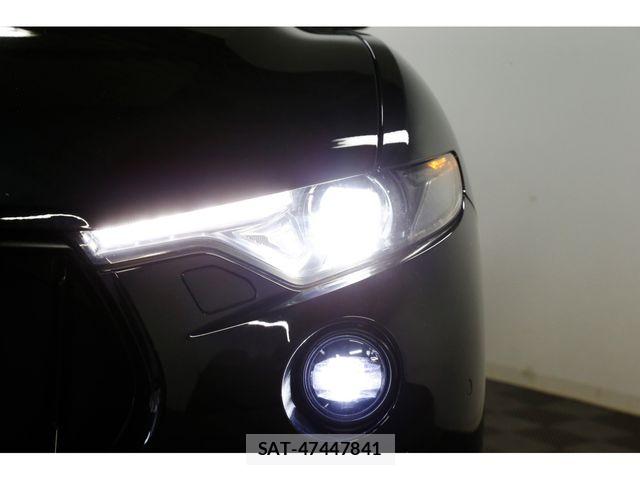 Maserati LEVANTE 2017-06 7221279-5