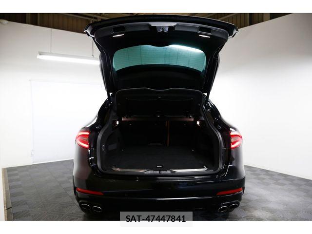 Maserati LEVANTE 2017-06 7221279-6