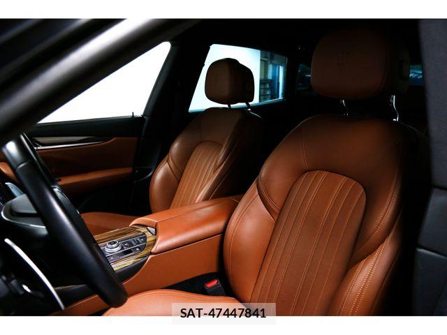 Maserati LEVANTE 2017-06 7221279-8