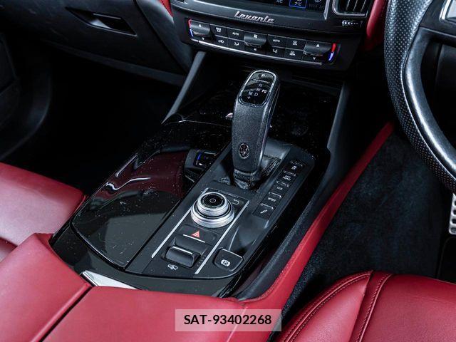 Maserati LEVANTE 2019-08 7221281-8