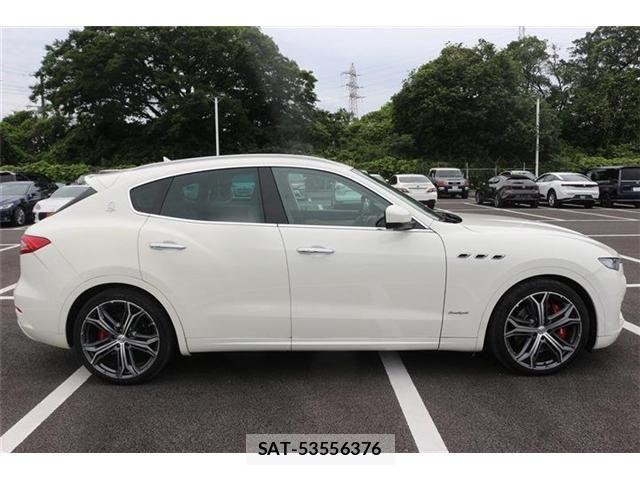Maserati LEVANTE 2017-11 7251406-14