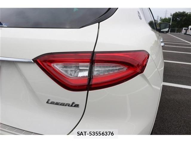 Maserati LEVANTE 2017-11 7251406-27