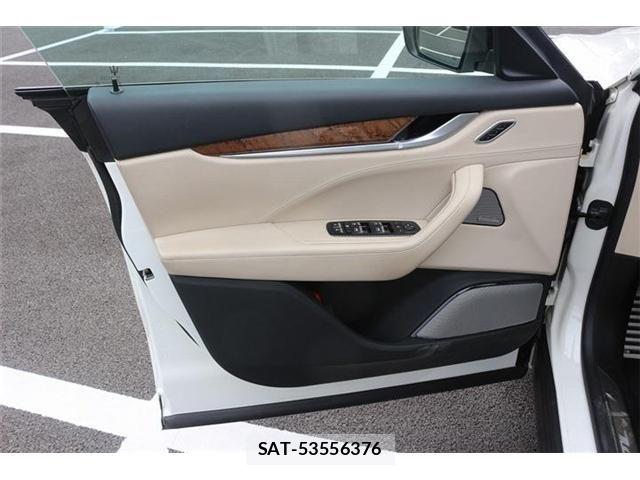 Maserati LEVANTE 2017-11 7251406-28