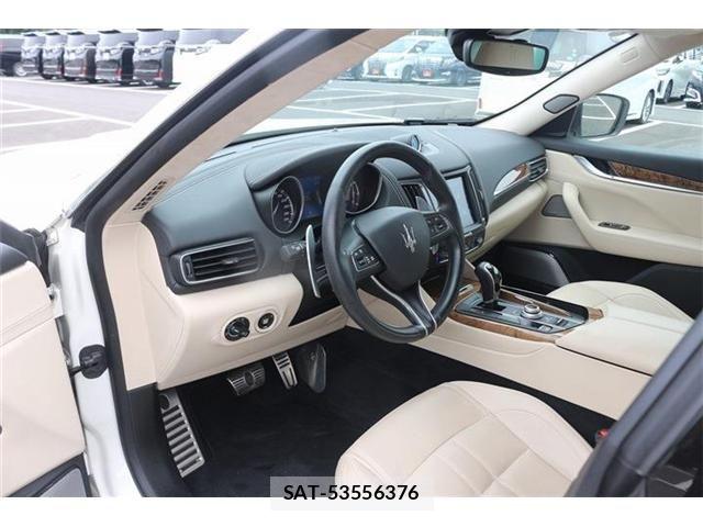 Maserati LEVANTE 2017-11 7251406-29