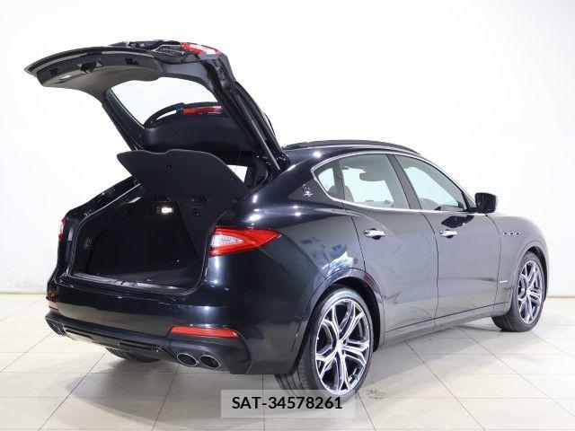 Maserati LEVANTE 2021-06 7358617-9