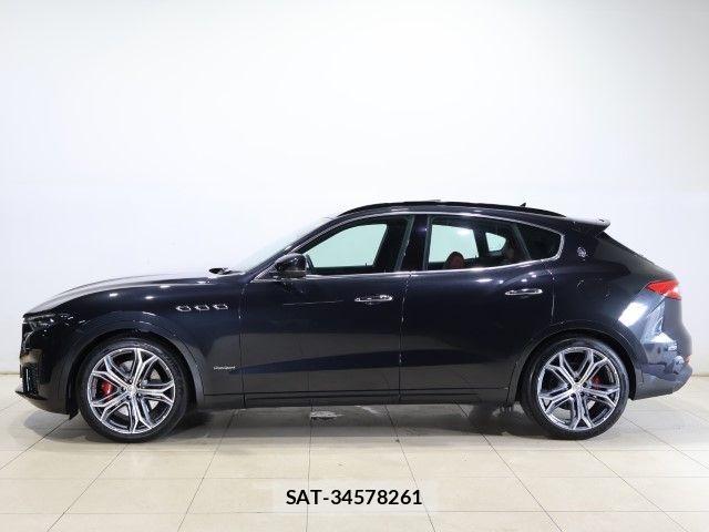 Maserati LEVANTE 2021-06 7358617-10
