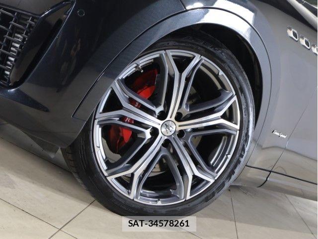 Maserati LEVANTE 2021-06 7358617-16