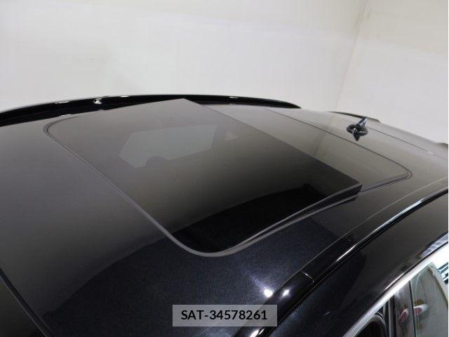 Maserati LEVANTE 2021-06 7358617-18