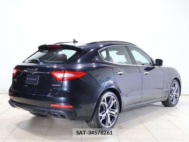 Maserati LEVANTE 2021-06 7358617-1