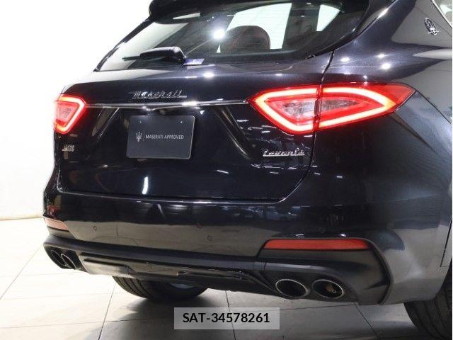 Maserati LEVANTE 2021-06 7358617-19