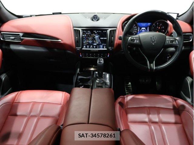 Maserati LEVANTE 2021-06 7358617-2