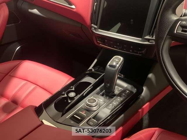 Maserati LEVANTE 2022-05 7392740-19